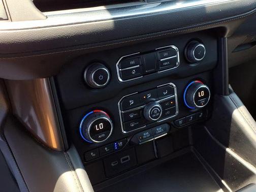 Iridescent Pearl Tricoat 2022 Chevrolet Tahoe High Country