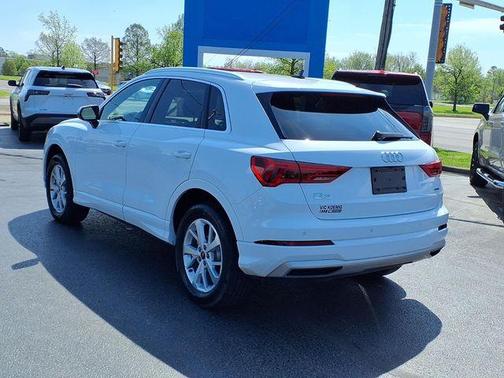 Ibis White 2023 Audi Q3 40 Premium