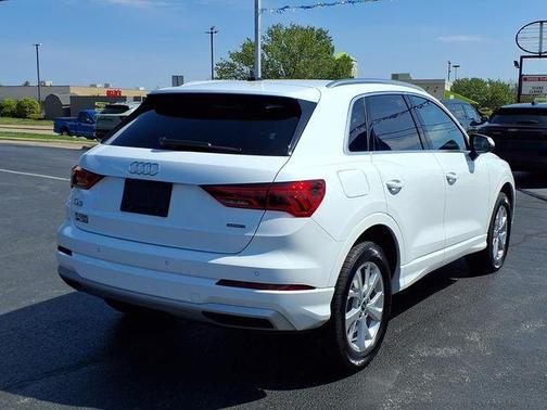 Ibis White 2023 Audi Q3 40 Premium