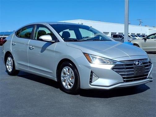 2019 Hyundai ELANTRA SE