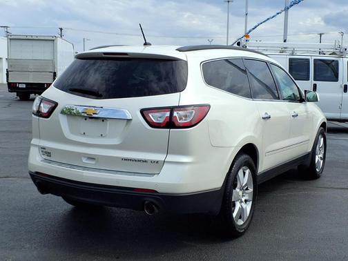 White Diamond Clearcoat 2014 Chevrolet Traverse LTZ