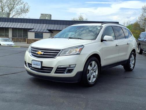 White Diamond Clearcoat 2014 Chevrolet Traverse LTZ