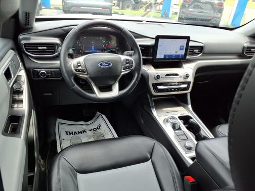 White Metallic 2023 Ford Explorer XLT