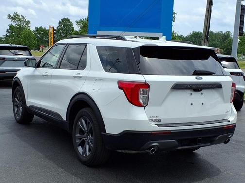 White Metallic 2023 Ford Explorer XLT