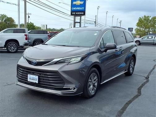 2022 Toyota Sienna XLE
