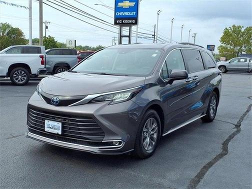 2022 Toyota Sienna XLE