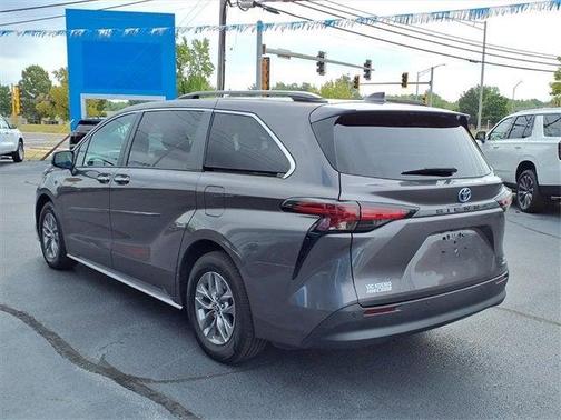 2022 Toyota Sienna XLE