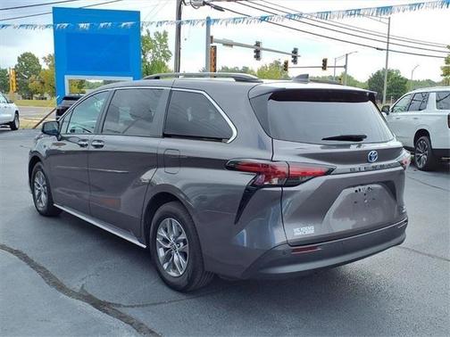 2022 Toyota Sienna XLE