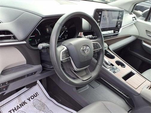 2022 Toyota Sienna XLE