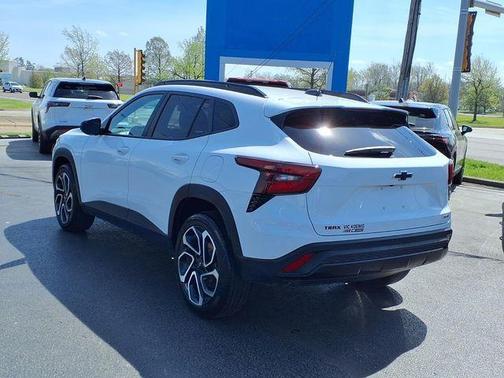 Summit White 2025 Chevrolet Trax 2RS