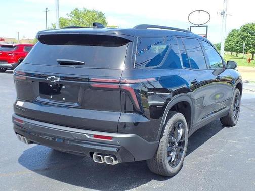 Mosaic Black Metallic 2026 Chevrolet Traverse LT