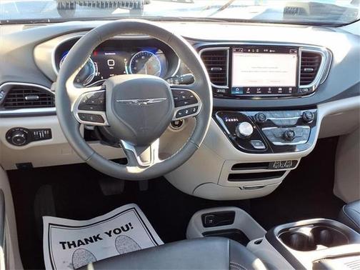 2024 Chrysler Pacifica Touring-L