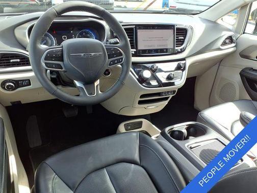 2024 Chrysler Pacifica Touring-L