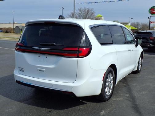 2024 Chrysler Pacifica Touring-L