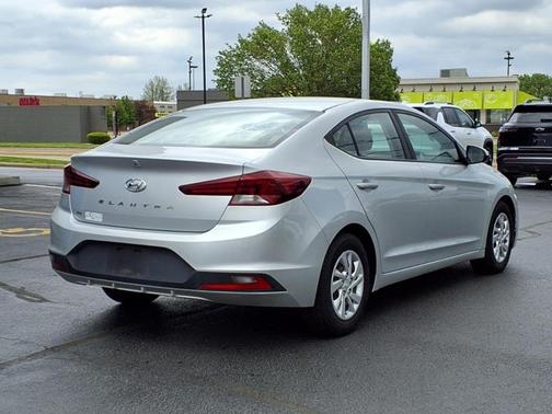 2019 Hyundai ELANTRA SE
