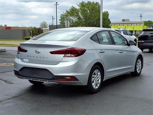2019 Hyundai ELANTRA SE