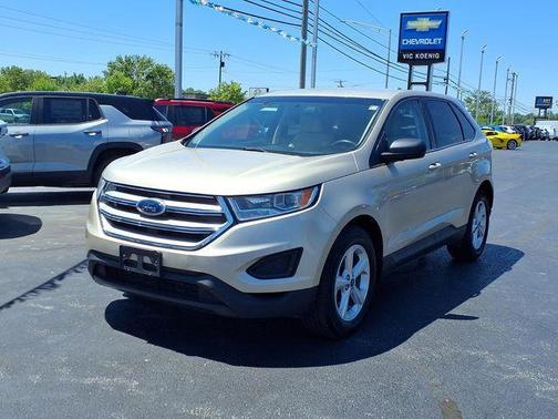 White Gold Metallic 2018 Ford Edge SE