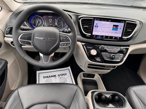 2024 Chrysler Pacifica Touring-L