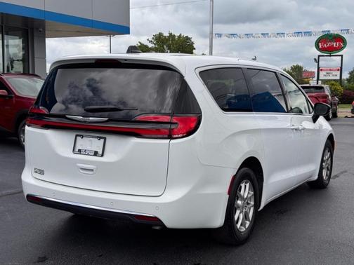 2024 Chrysler Pacifica Touring-L