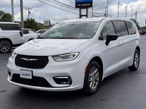 2024 Chrysler Pacifica Touring-L