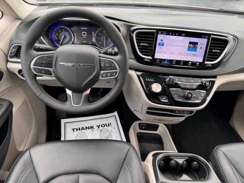 2024 Chrysler Pacifica Touring-L