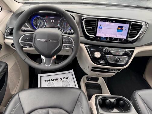 2024 Chrysler Pacifica Touring-L