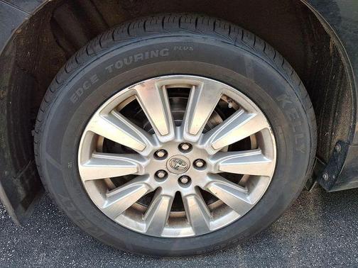 Midnight Black Metallic 2017 Toyota Sienna XLE