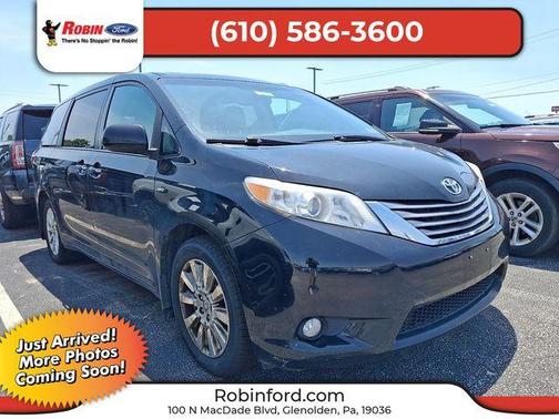 Midnight Black Metallic 2017 Toyota Sienna XLE