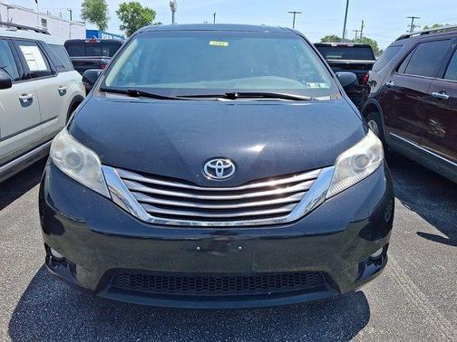 Midnight Black Metallic 2017 Toyota Sienna XLE