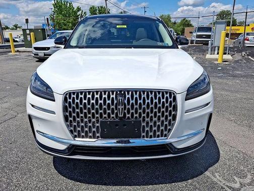 White Metallic 2023 Lincoln Corsair Standard