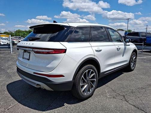 White Metallic 2023 Lincoln Corsair Standard