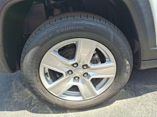 Bright White Clearcoat 2022 Jeep Compass Latitude