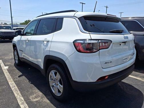 Bright White Clearcoat 2022 Jeep Compass Latitude