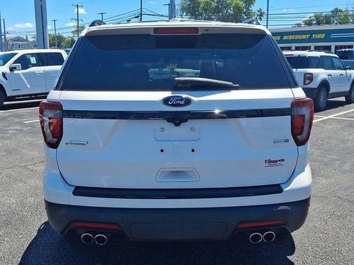 White Platinum Clearcoat Metallic 2018 Ford Explorer sport