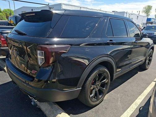 Black Metallic 2022 Ford Explorer ST