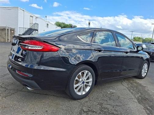2020 Ford Fusion SE