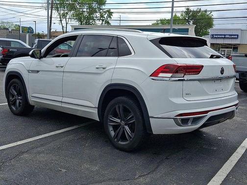 Pure White 2022 Volkswagen Atlas Cross Sport 2.0T SEL R-Line