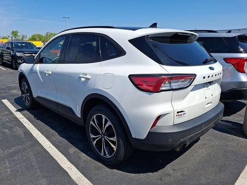 White Metallic 2022 Ford Escape SEL