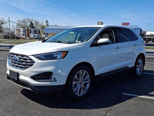 White Metallic 2023 Ford Edge Titanium