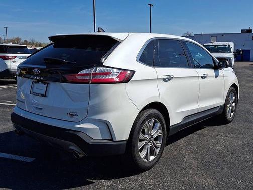 White Metallic 2023 Ford Edge Titanium