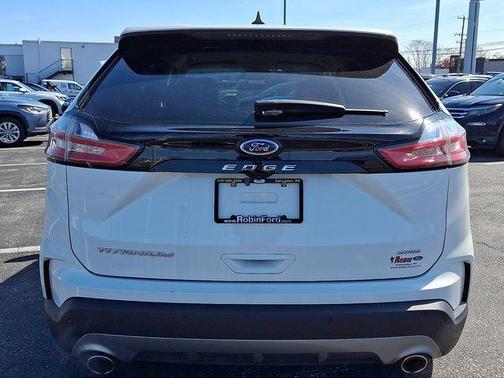 White Metallic 2023 Ford Edge Titanium