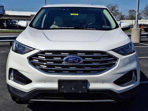 White Metallic 2023 Ford Edge Titanium