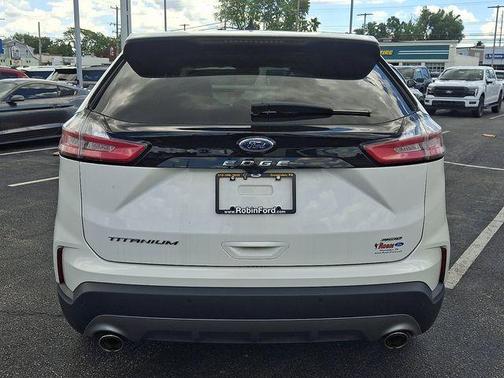 White Metallic 2023 Ford Edge Titanium