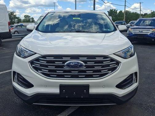 White Metallic 2023 Ford Edge Titanium