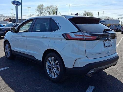 White Metallic 2023 Ford Edge Titanium