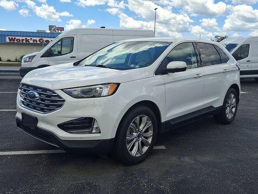 White Metallic 2023 Ford Edge Titanium