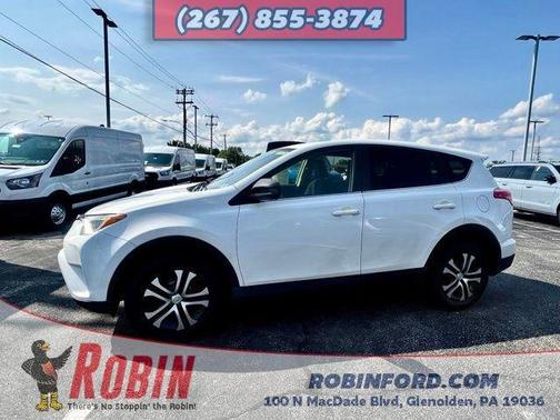 Super White 2018 Toyota RAV4 LE
