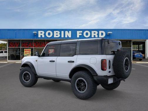 Oxford White 2025 Ford Bronco Badlands