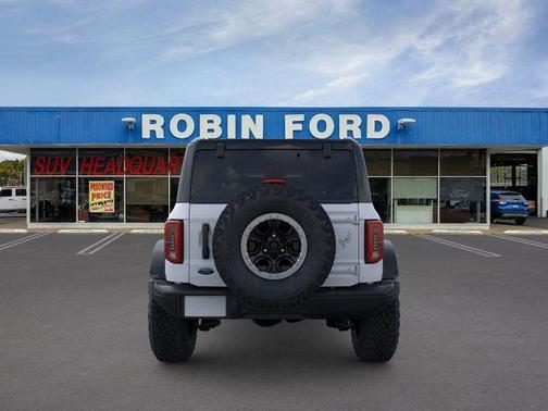 Oxford White 2025 Ford Bronco Badlands