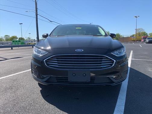 Photo 2 of 26 of 2019 Ford Fusion SE